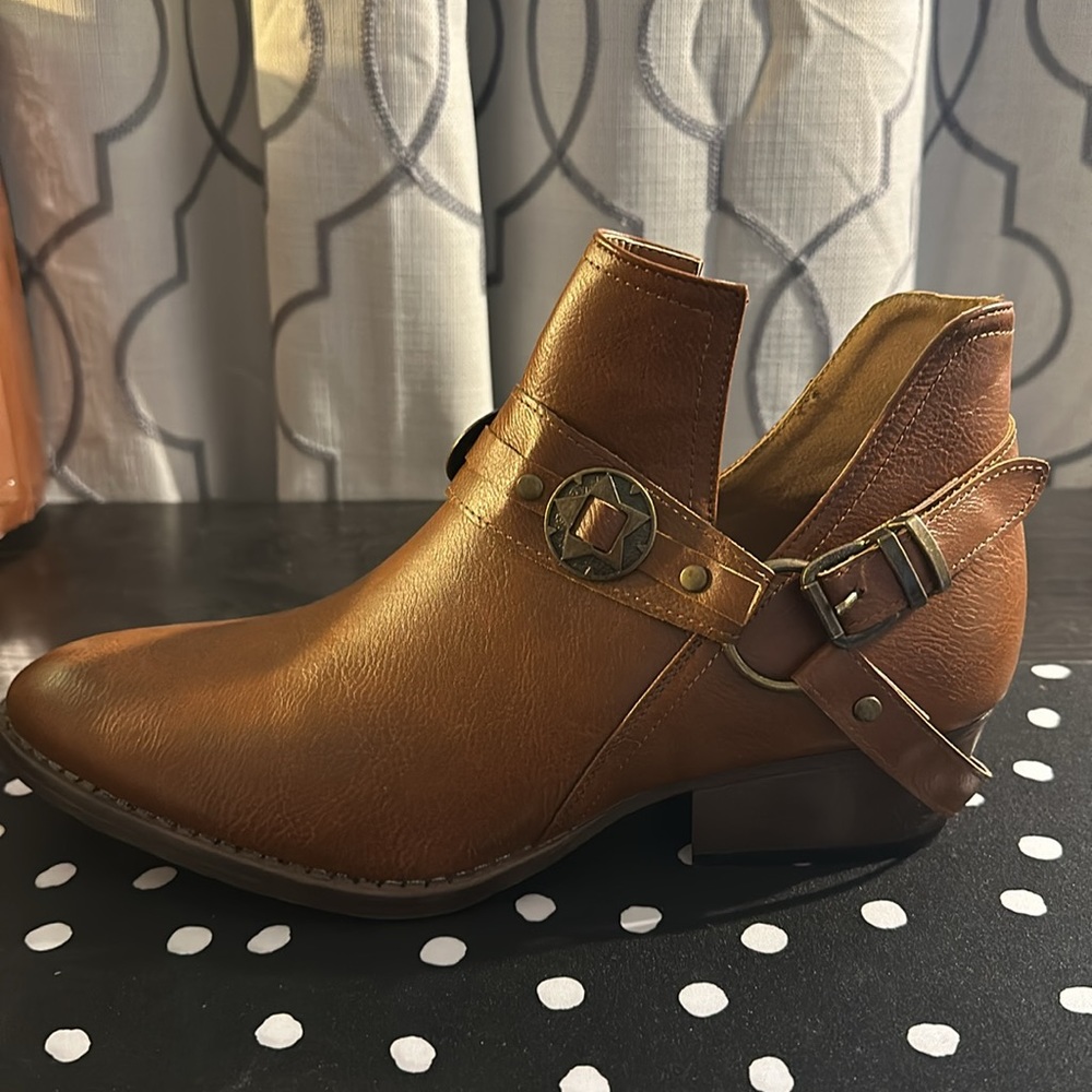 NIB G.C. Shoes Elisa Faux Leather Western Ankle Boots Shoes Size 10